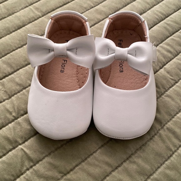 Shows 12/24 months - Picture 1 of 1